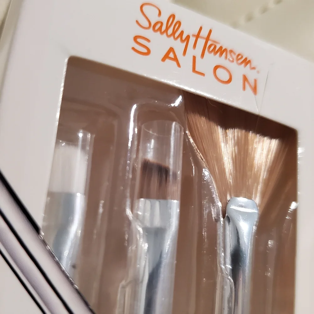 FREE 🎁 Sally Hansen Salon Pro Brush Kit Nail Art